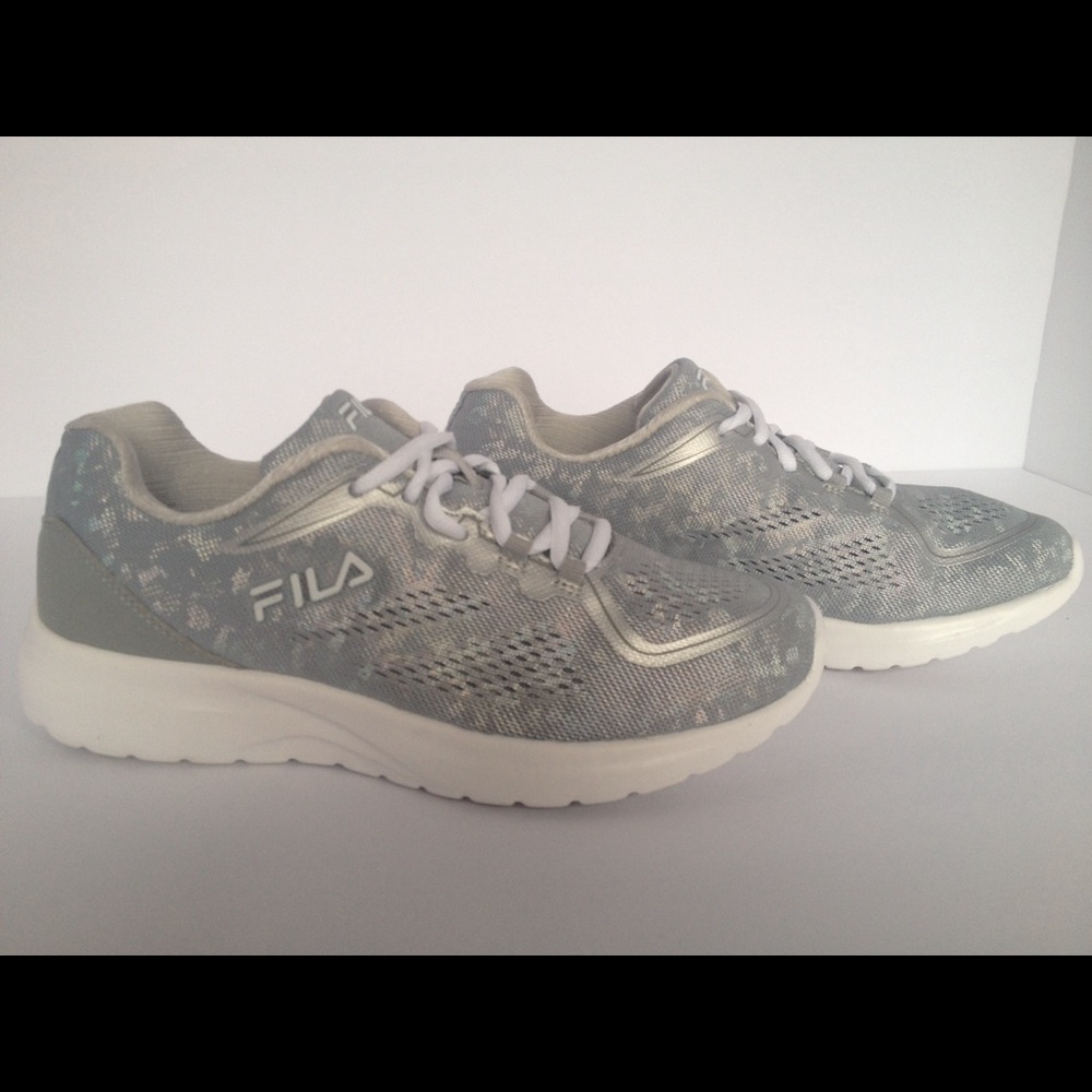 NWOT- FILA WOMENS CROSS TRAINING SHOES